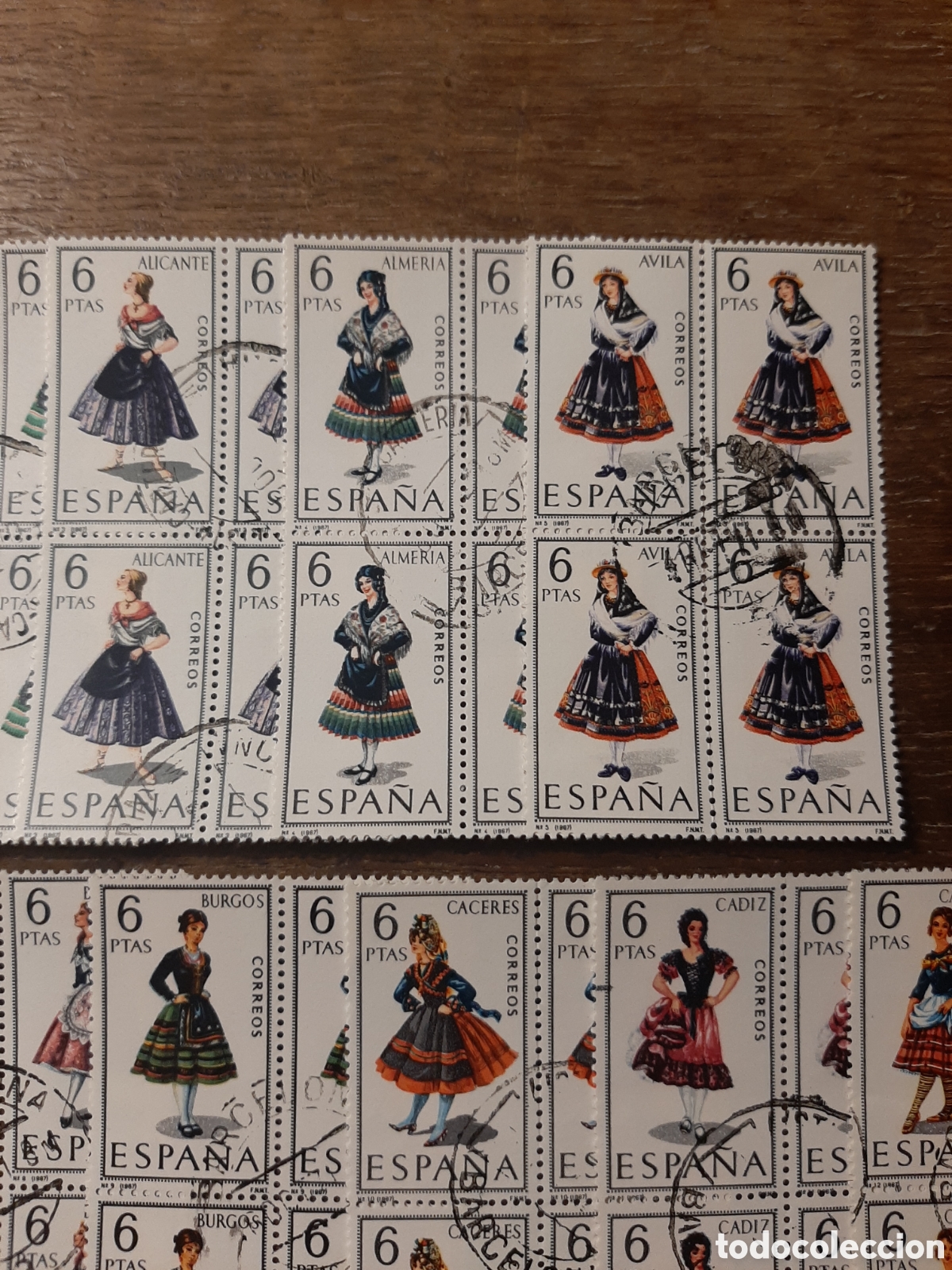 Sellos: TRAJES T&Iacute;PICOS ESPA&Ntilde;OLES. Bloques de 4. - Foto 3