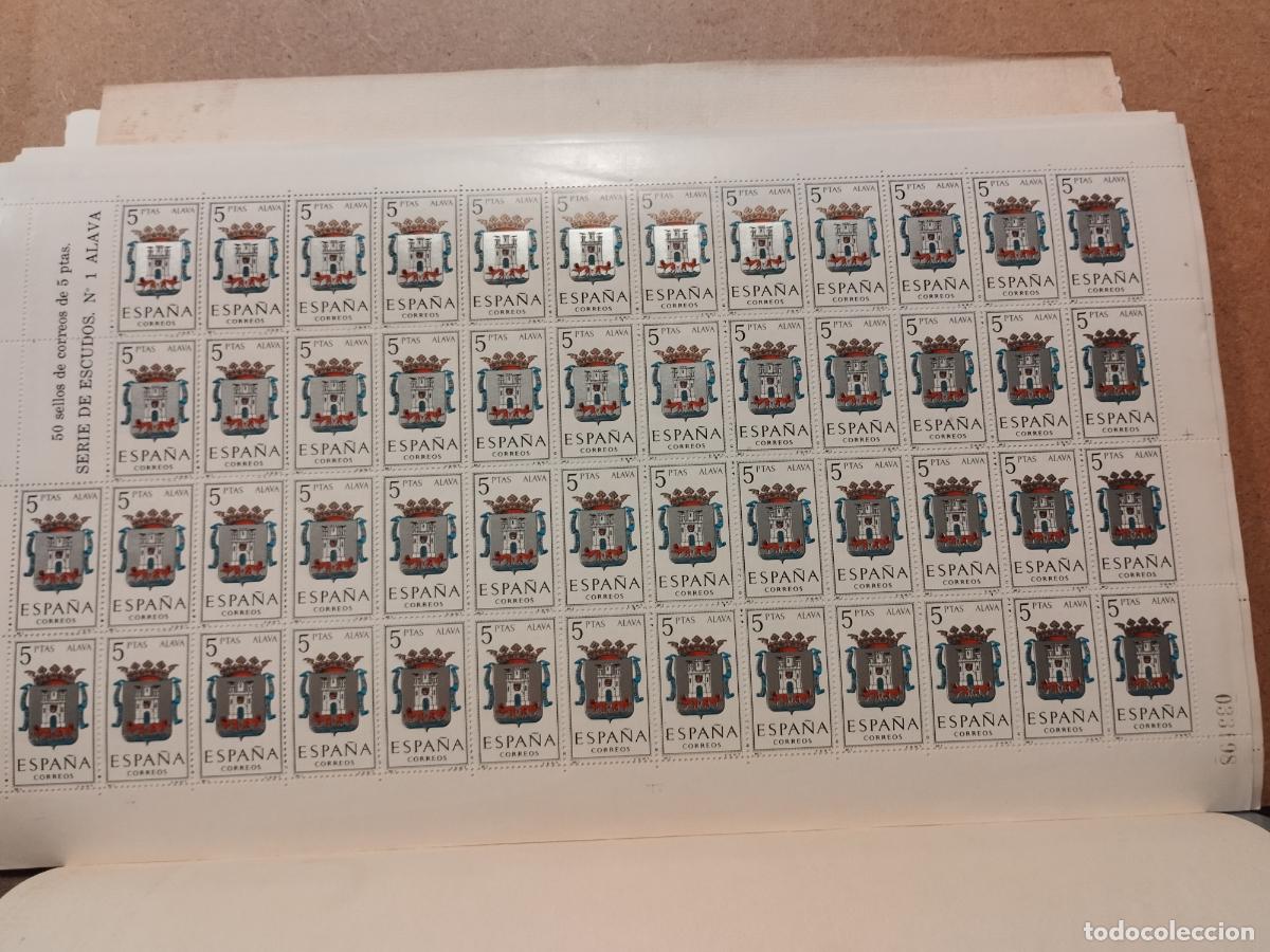 Stamps: SEV. ESPA&Ntilde;A. 50 SERIES COMPLETAS DE ESCUDOS DE ESPA&Ntilde;A EN PLIEGO. VER FOTOS