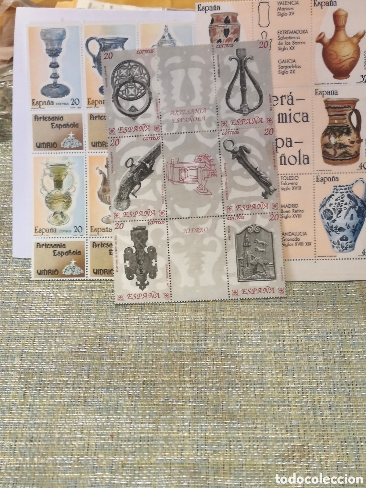 Stamps: 3 hojitas de Espa&ntilde;a nuevas con goma impecables** ver las imagenes