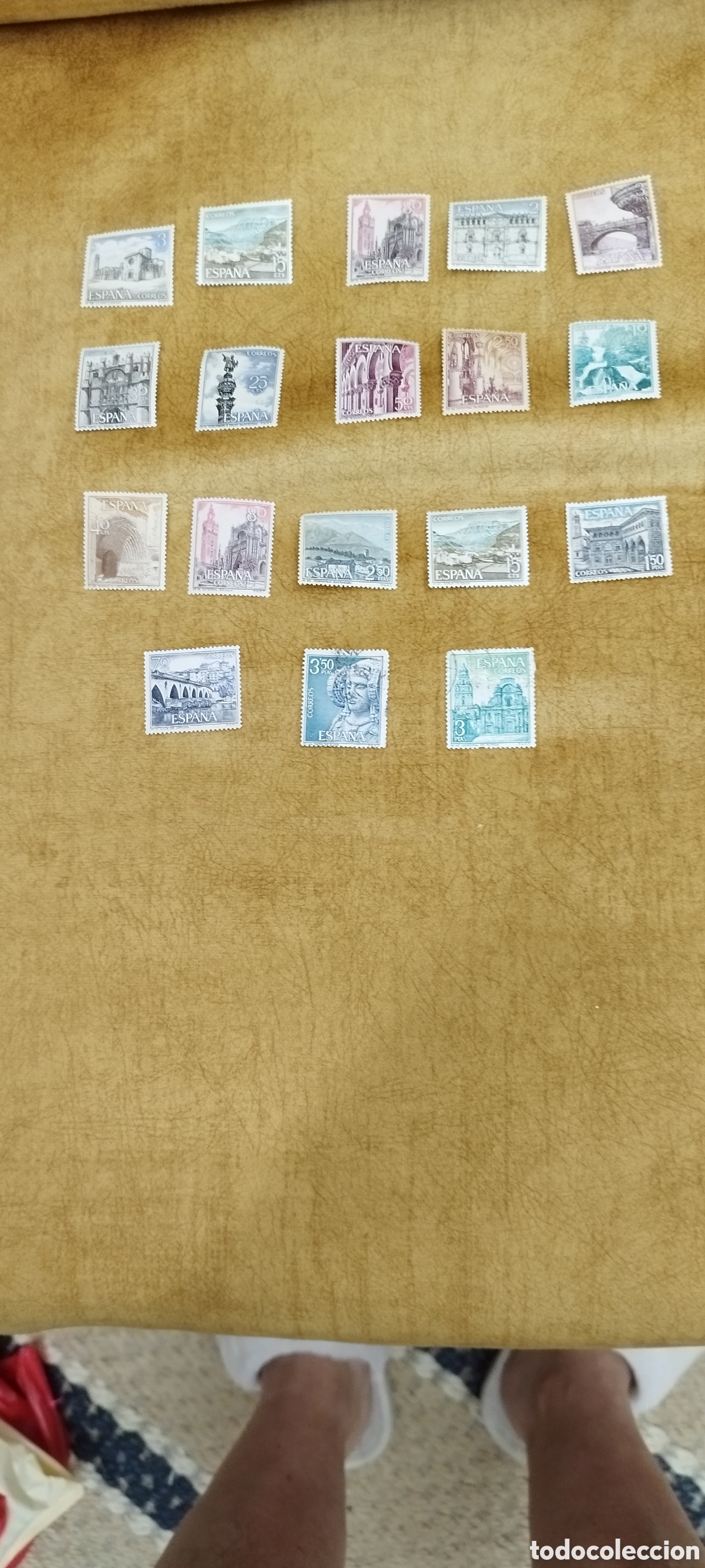 Sellos: Lote 16 sellos nuevos y 2 usados serie Turismo 164-1974
