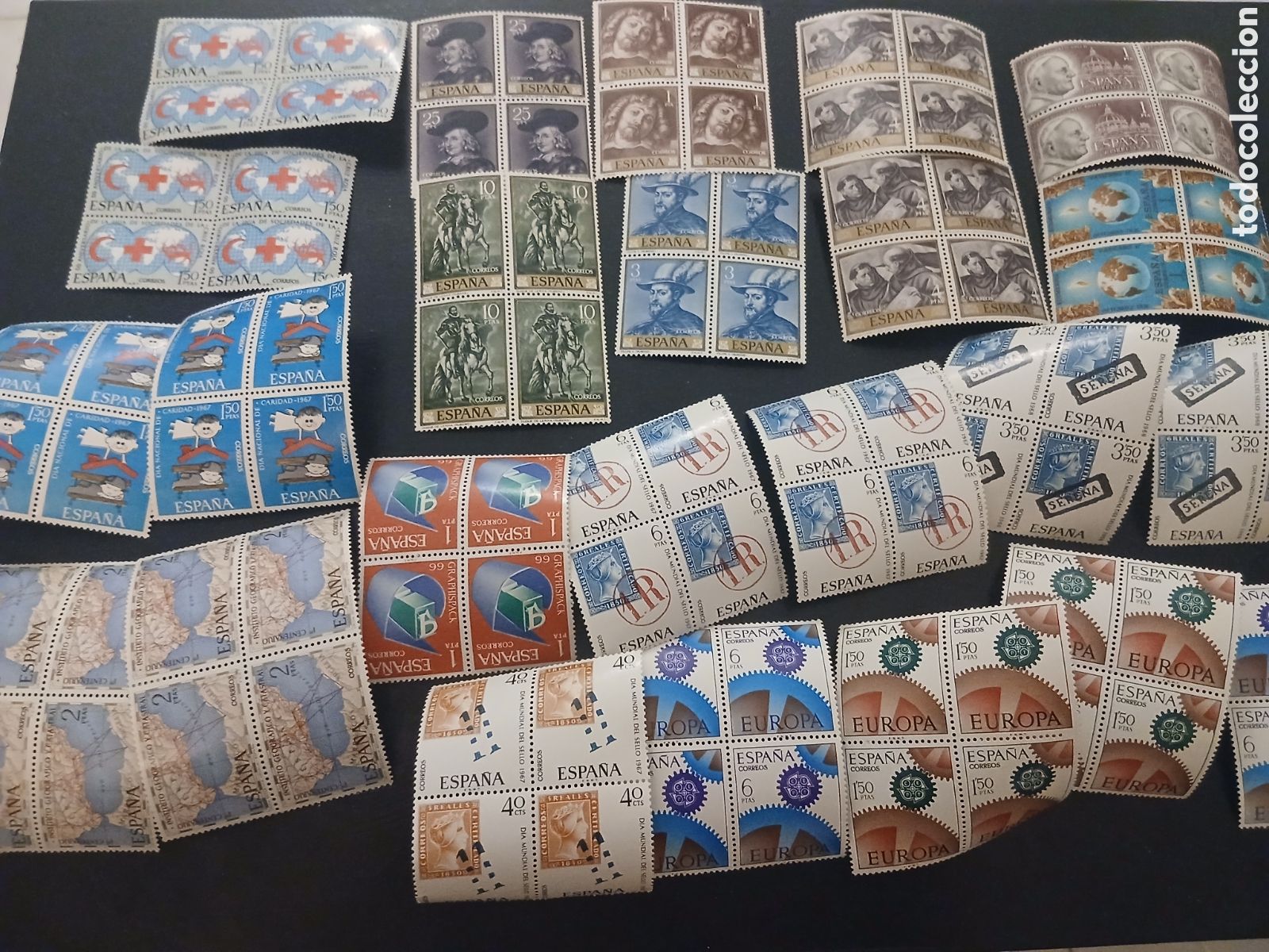 Sellos: Lote de bloques de 4 sellos de Espa&ntilde;a, a&ntilde;os 1960&ndash;1970. Diferentes series conmemorativas (Europa, Cru