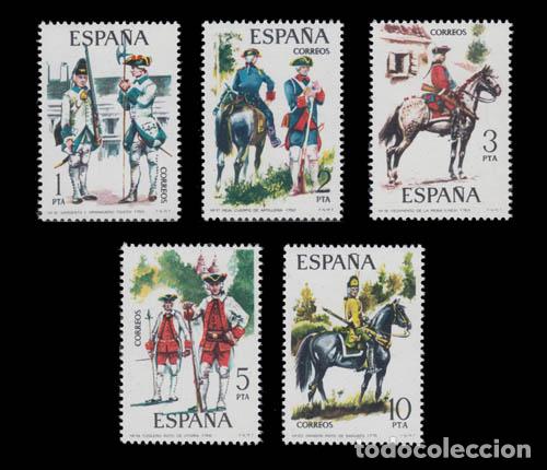 Sellos: Edifil 2236-2240 nuevos sin charnela MNH ** 1975 Uniformes militares