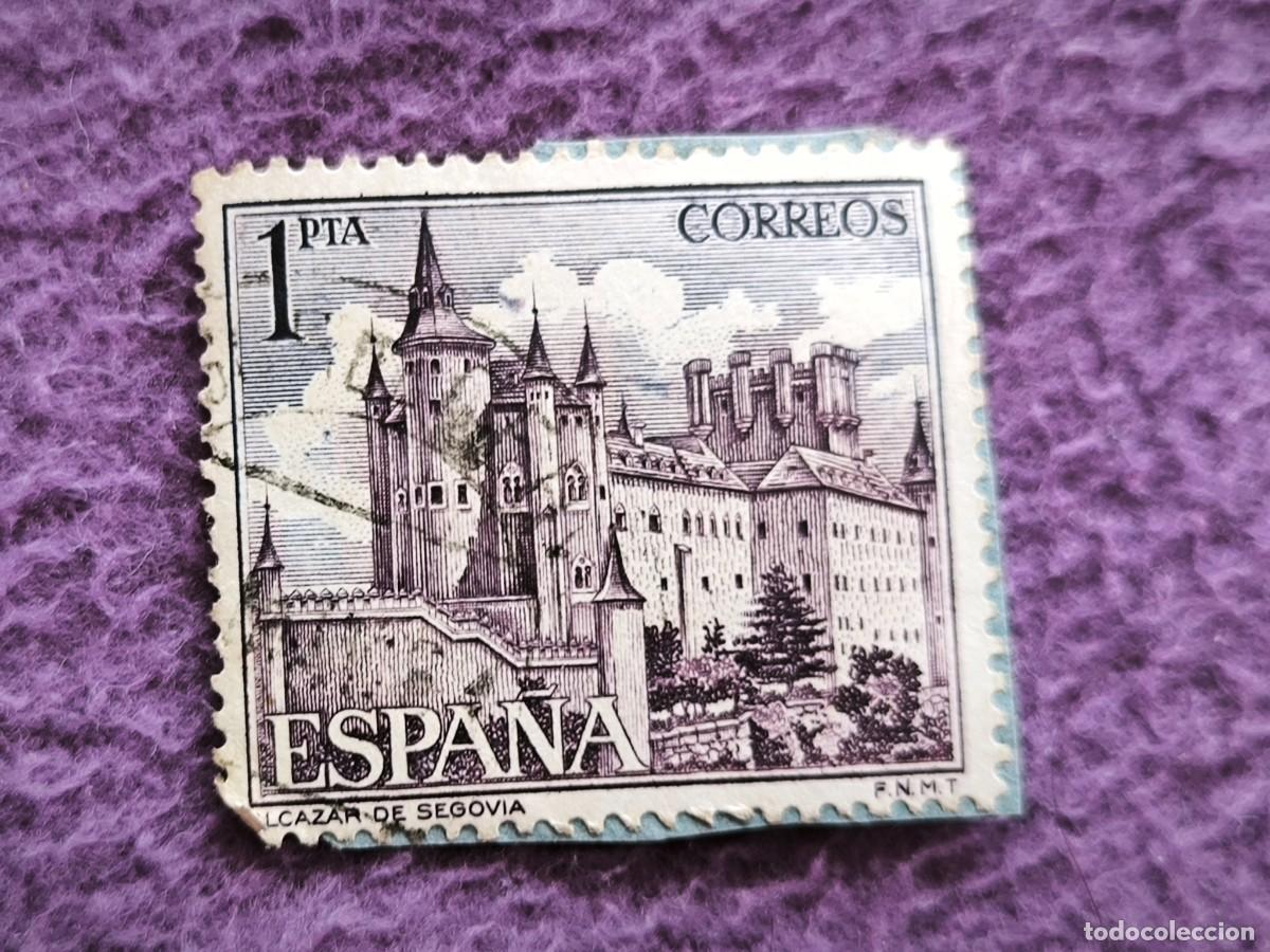 Sellos: Viaja Al Pasado Con Este Sello Vintage De 1 Pta - El Ic&oacute;nico Alc&aacute;zar De Segovia