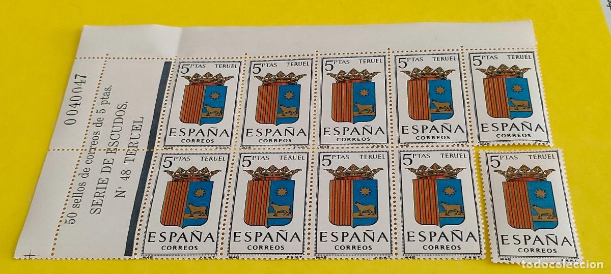 Sellos: Espa&ntilde;a 1965. Edifil 1642. Escudos capitales. Teruel. Nuevos. Bloque de 9. 1 suelto