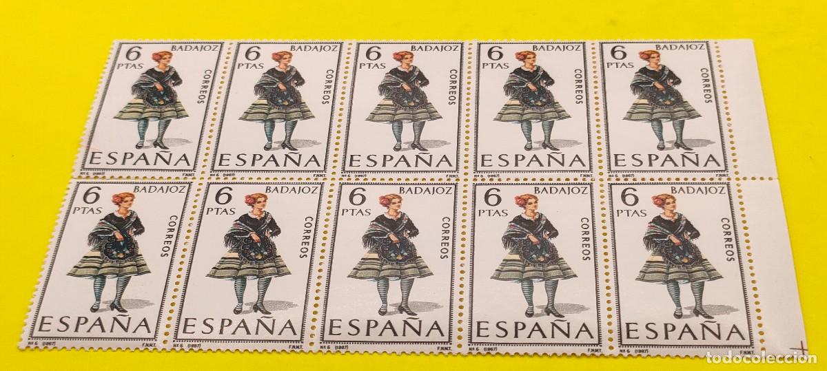 Sellos: Espa&ntilde;a 1967. Edifil 1772. Trajes t&iacute;picos. Badajoz. Bloque de 10