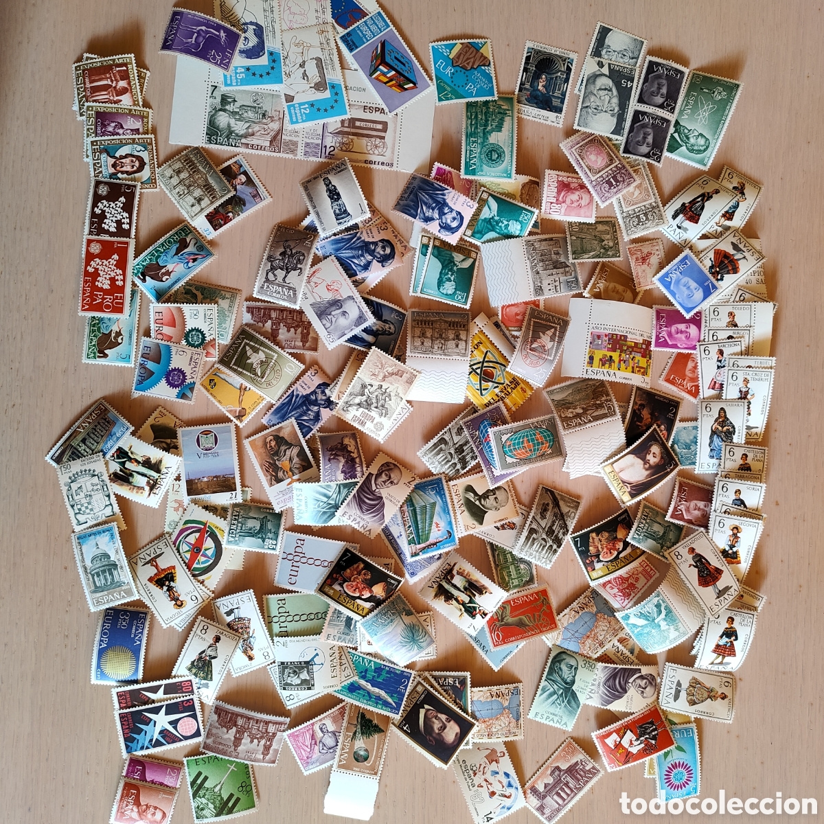 Sellos: SA1 Unos 200 sellos MNH ** con series completas