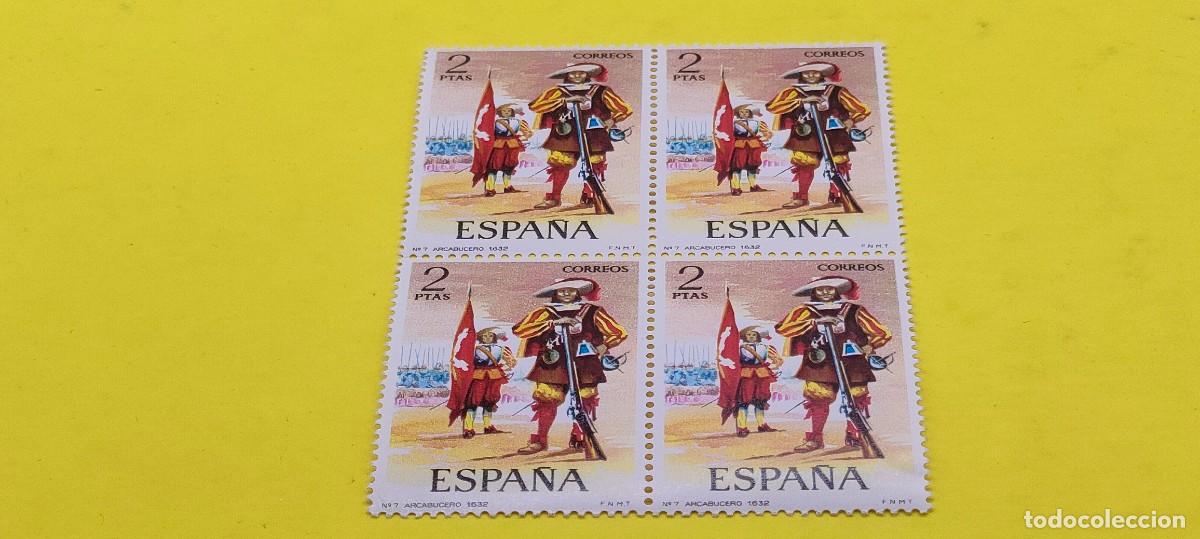 Sellos: Espa&ntilde;a 1974. Edifil 2168. Uniformes militares. Arcabucero de infanter&iacute;a, 1632. Nuevos. Bloque de 4