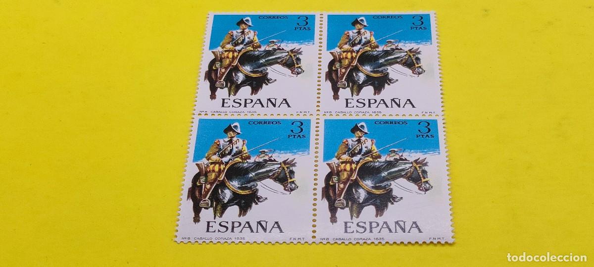 Sellos: Espa&ntilde;a 1974. Edifil 2169. Uniformes militares. Coracero de caballer&iacute;a, 1635. Nuevos. Bloque de 4