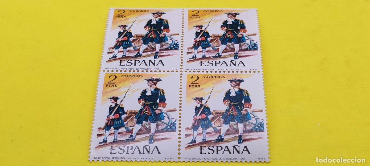 Sellos: Espa&ntilde;a 1974. Edifil 2198. Uniformes militares. Oficial de Artiller&iacute;a, 1710. Nuevos. Bloque de 4