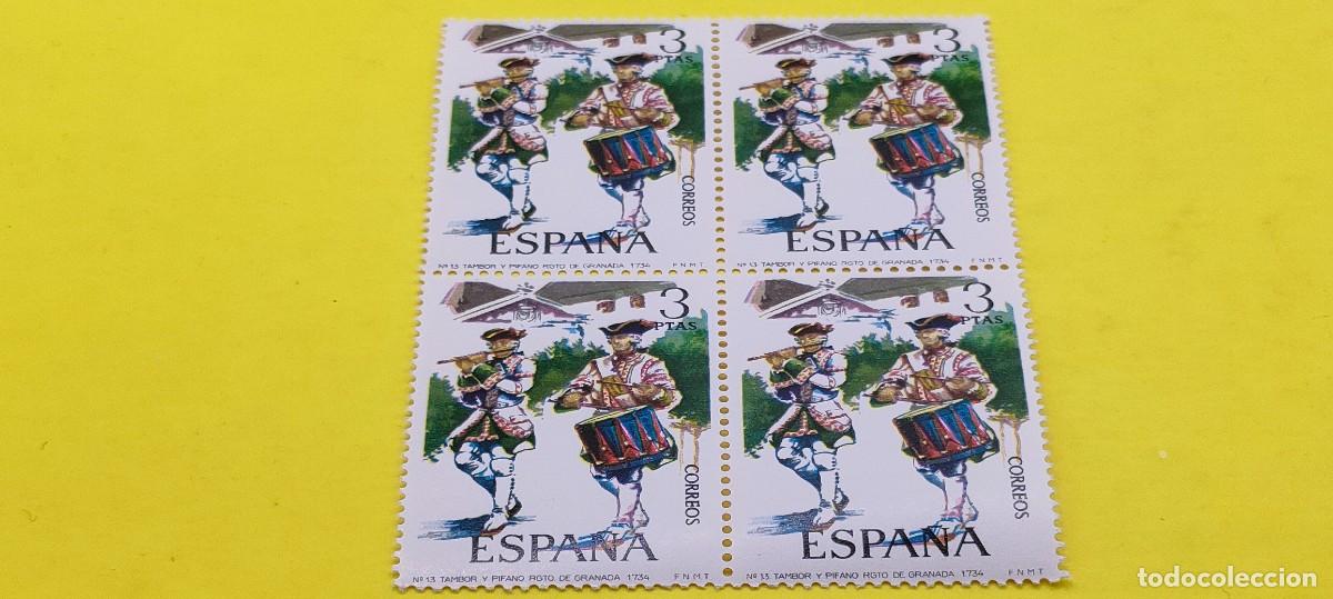Sellos: Espa&ntilde;a 1974. Edifil 2199. Uniformes militares. Tambor del Regimiento de Granada. Nuevos. Bloque de 4