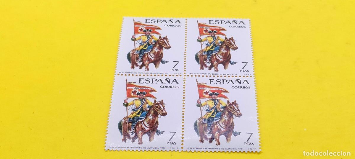 Sellos: Espa&ntilde;a 1974. Edifil 2200. Uniformes militares. Portagui&oacute;n Dragones de Numancia. Nuevos. Bloque de 4