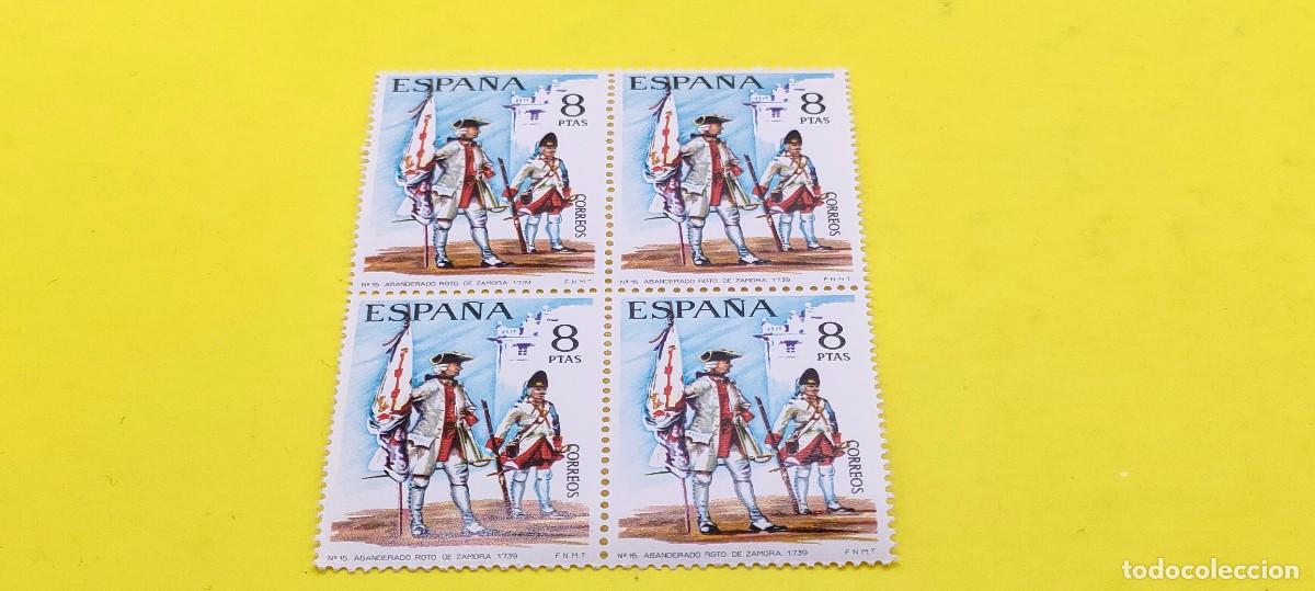 Sellos: Espa&ntilde;a 1974. Edifil 2201. Uniformes militares. Abanderado Regimiento de Zamora. Nuevos. Bloque de 4