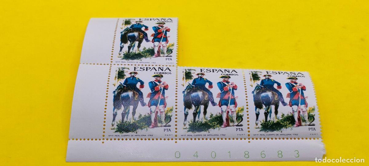 Sellos: Espa&ntilde;a 1975. Edifil 2237. Uniformes militares. Real Cuerpo de Artiller&iacute;a. Nuevos. Bloque de 4