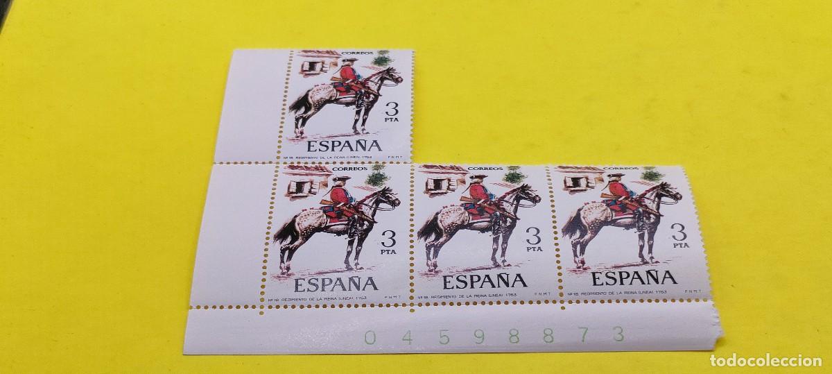 Sellos: Espa&ntilde;a 1975. Edifil 2238. Uniformes militares. Regimiento de la Reina. Nuevos. Bloque de 4