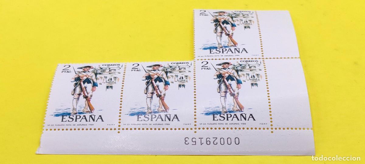 Sellos: Espa&ntilde;a 1975. Edifil 2278. Uniformes militares. Fusilero Regimiento de Asturias. Nuevos. Bloque de 4