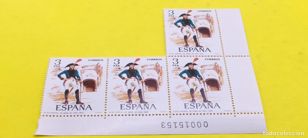 Sellos: Espa&ntilde;a 1975. Edifil 2279. Uniformes militares. Coronel de Infanter&iacute;a de L&iacute;nea. Nuevos. Bloque de 4