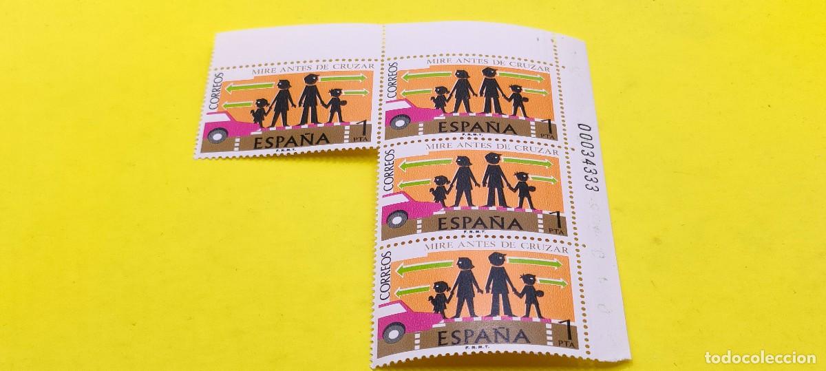 Sellos: Espa&ntilde;a 1976. Edifil 2312. Seguridad Vial. Paso de peatones. Nuevos. Bloque de 4