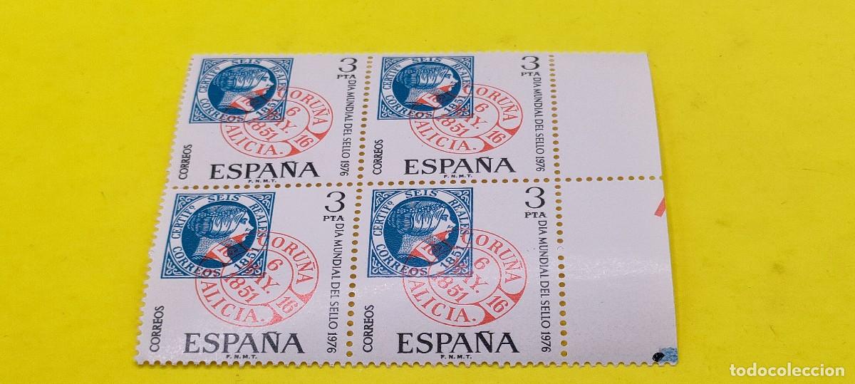 Sellos: Espa&ntilde;a 1976. Edifil 2318. D&iacute;a mundial del Sello. Fechador de La Coru&ntilde;a. Nuevos. Bloque de 4
