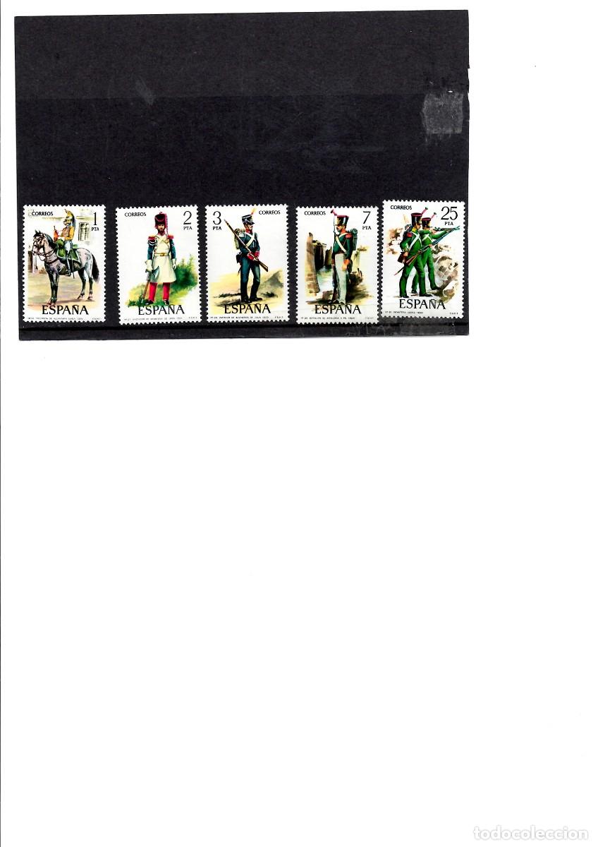 Sellos: 1976,Uniformes militares, Edifil 2350-2354, - Foto 1