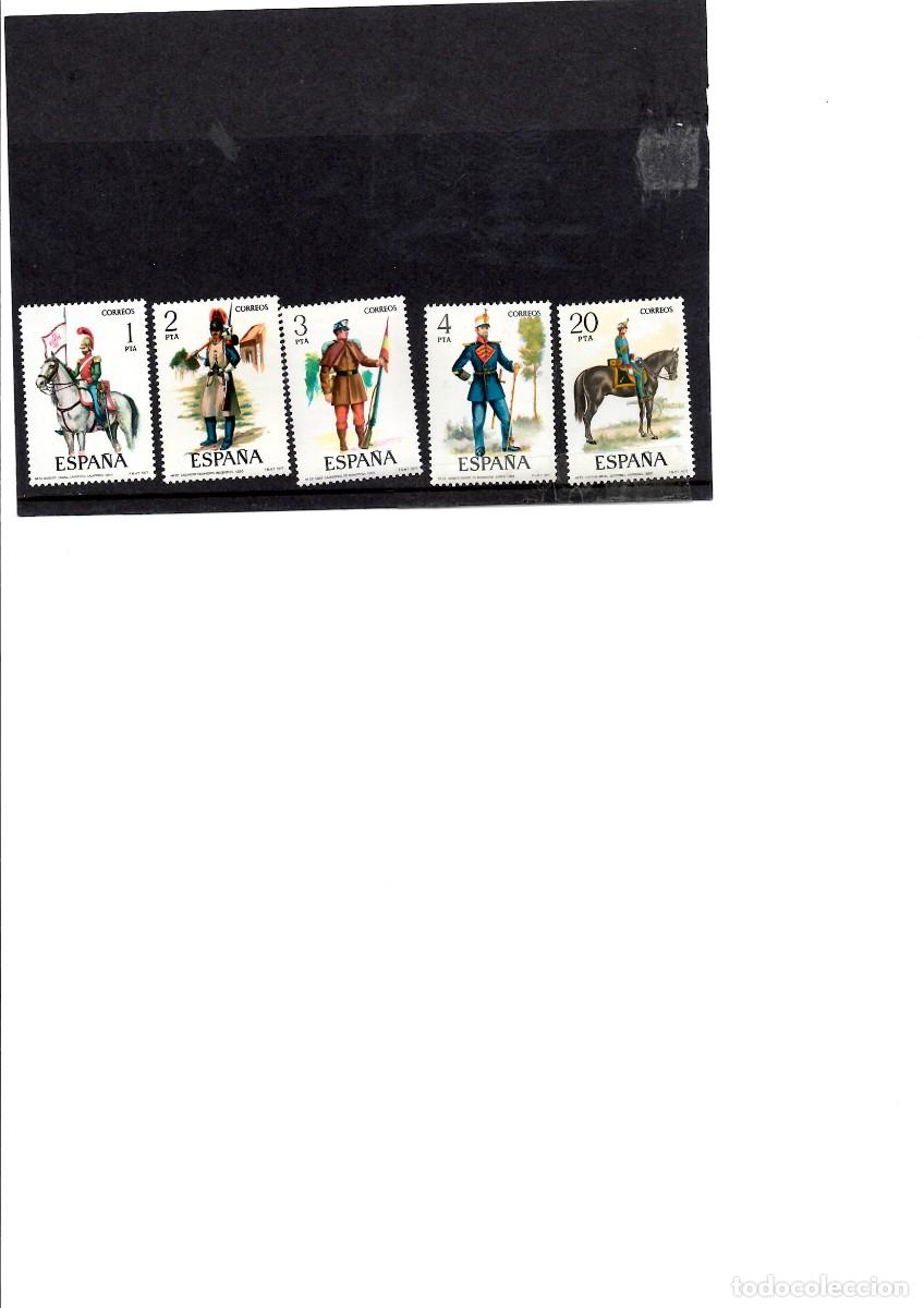 Sellos: 1977 ,Uniformes militares, Edifil 2381-2385