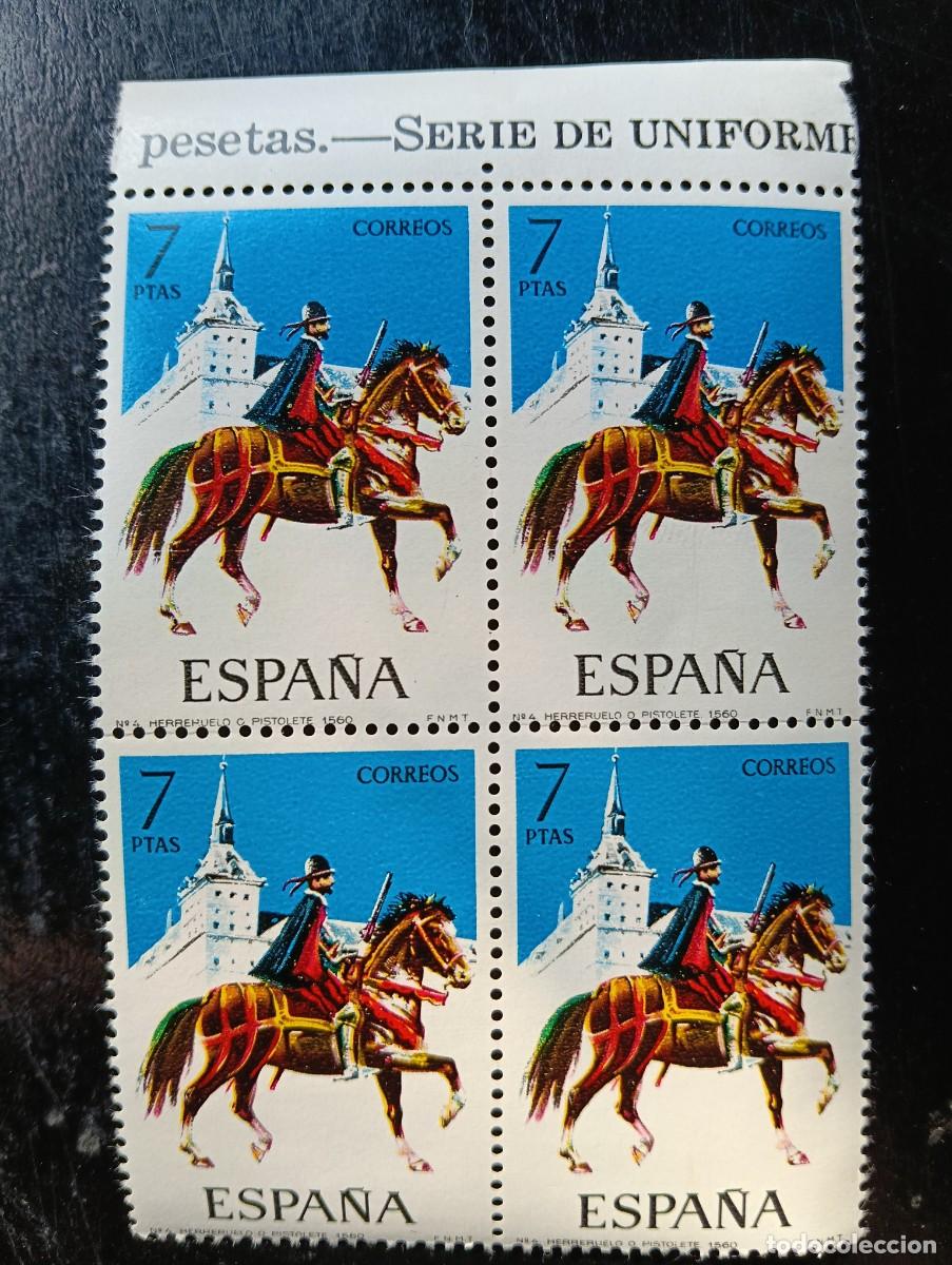 Sellos: Espa&ntilde;a 1973 - edifil 2142 - Uniformes militares - bloque de 4