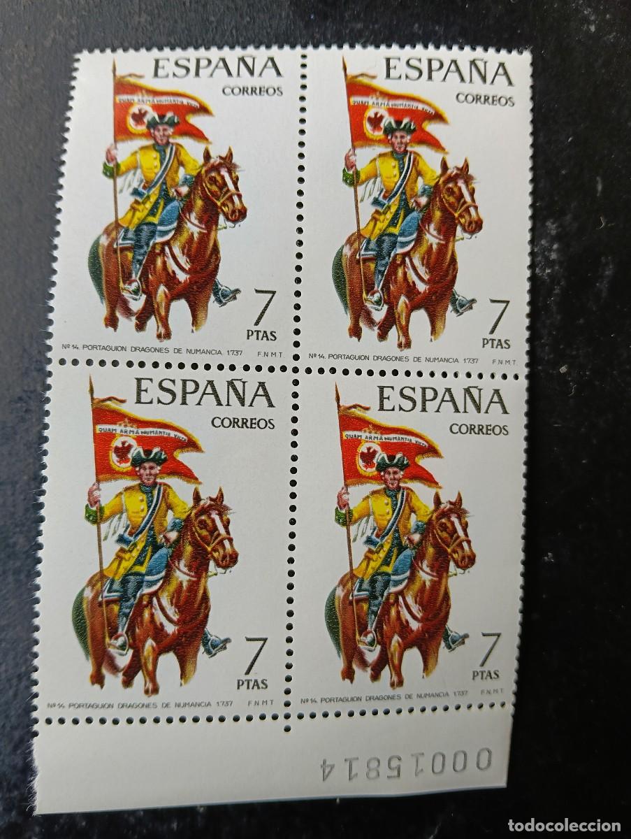 Sellos: Espa&ntilde;a 1974 - Edifil 2200 - Uniformes militares. Portagui&oacute;n Dragones de Numancia - Bloque de 4