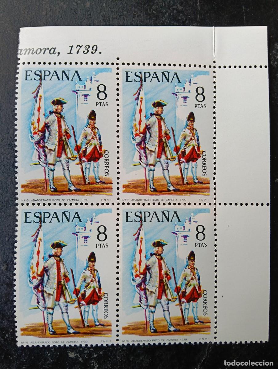 Sellos: Espa&ntilde;a 1974 - Edifil 2201 -Uniformes militares. Abanderado Regimiento de Zamora - Bloque de 4