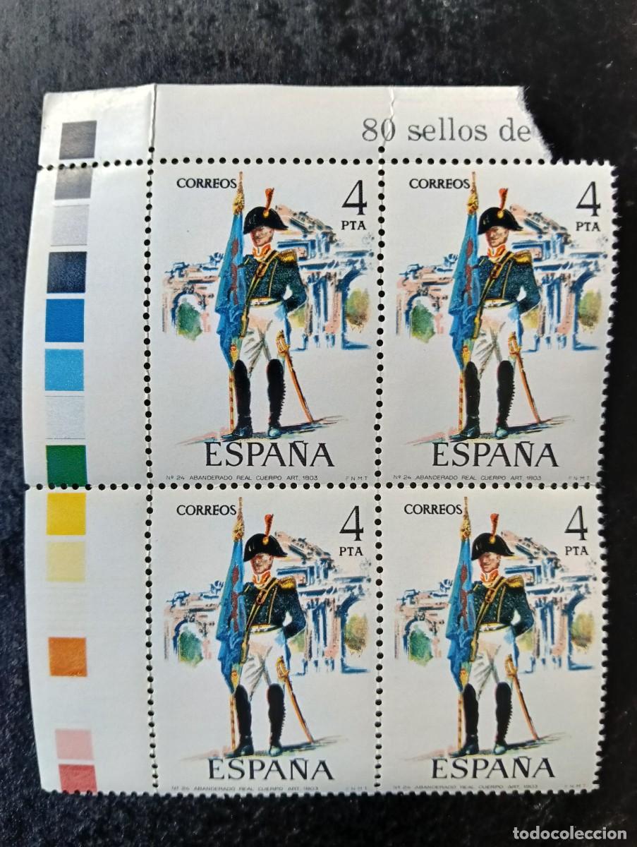 Sellos: Espa&ntilde;a 1975 - Edifil 2280 Uniformes militares. Abanderado R. Cuerpo Artiller&iacute;a. Nuevos. Bloque de 4