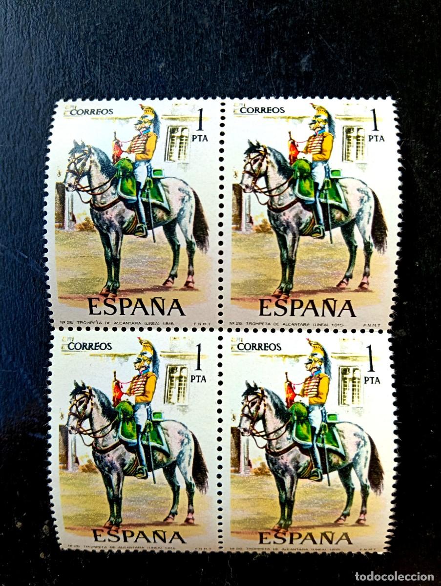 Sellos: Espa&ntilde;a 1976 - Edifil 2350 - Uniformes militares. Trompeta de Alc&aacute;ntara de L&iacute;nea. Nuevos. Bloque de 4