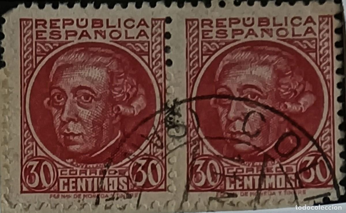 Sellos: PAREJA DE SELLOS REP&Uacute;BLICA ESPA&Ntilde;OLA &rdquo;PERSONAJES&rdquo; 30 C&Eacute;NTIMOS CARM&Iacute;N &mdash; JOVELLANOS, CON MATASELLO 1935