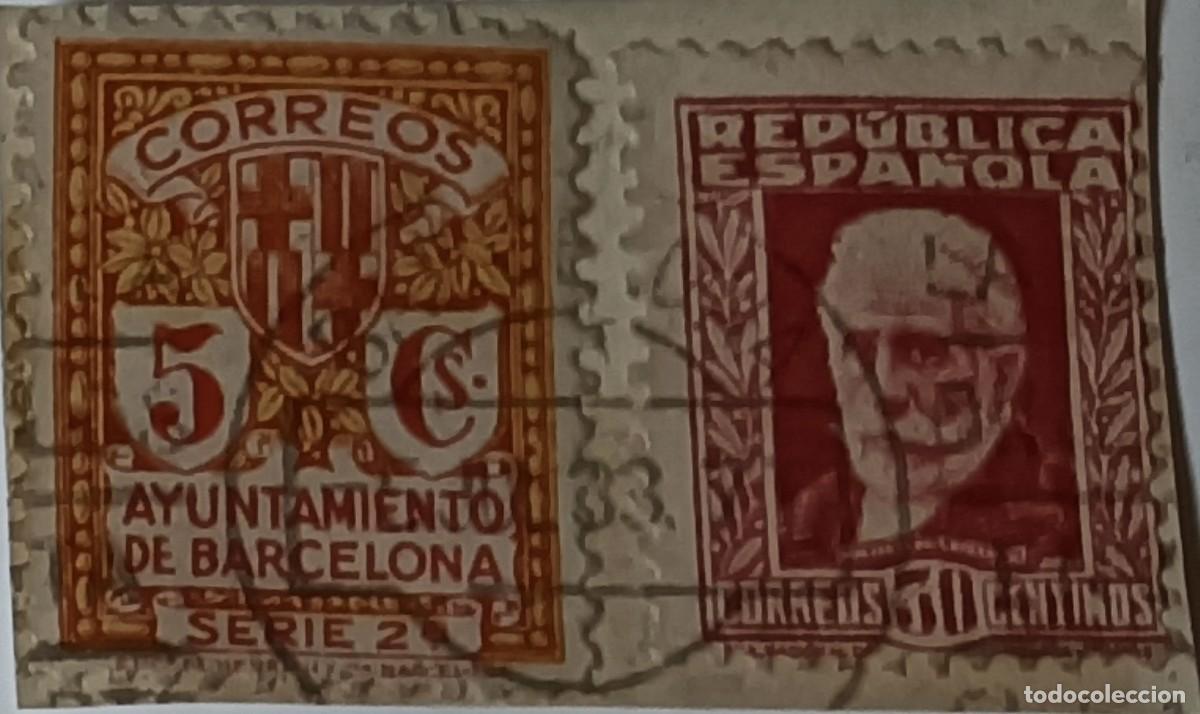 Sellos: FRAGMENTO CON DOS SELLOS: LOCAL AYUNTAMIENTO DE BARCELONA &rdquo;SERIE 2&rdquo; Y REP&Uacute;BLICA ESPA&Ntilde;OLA PABLO, 1932