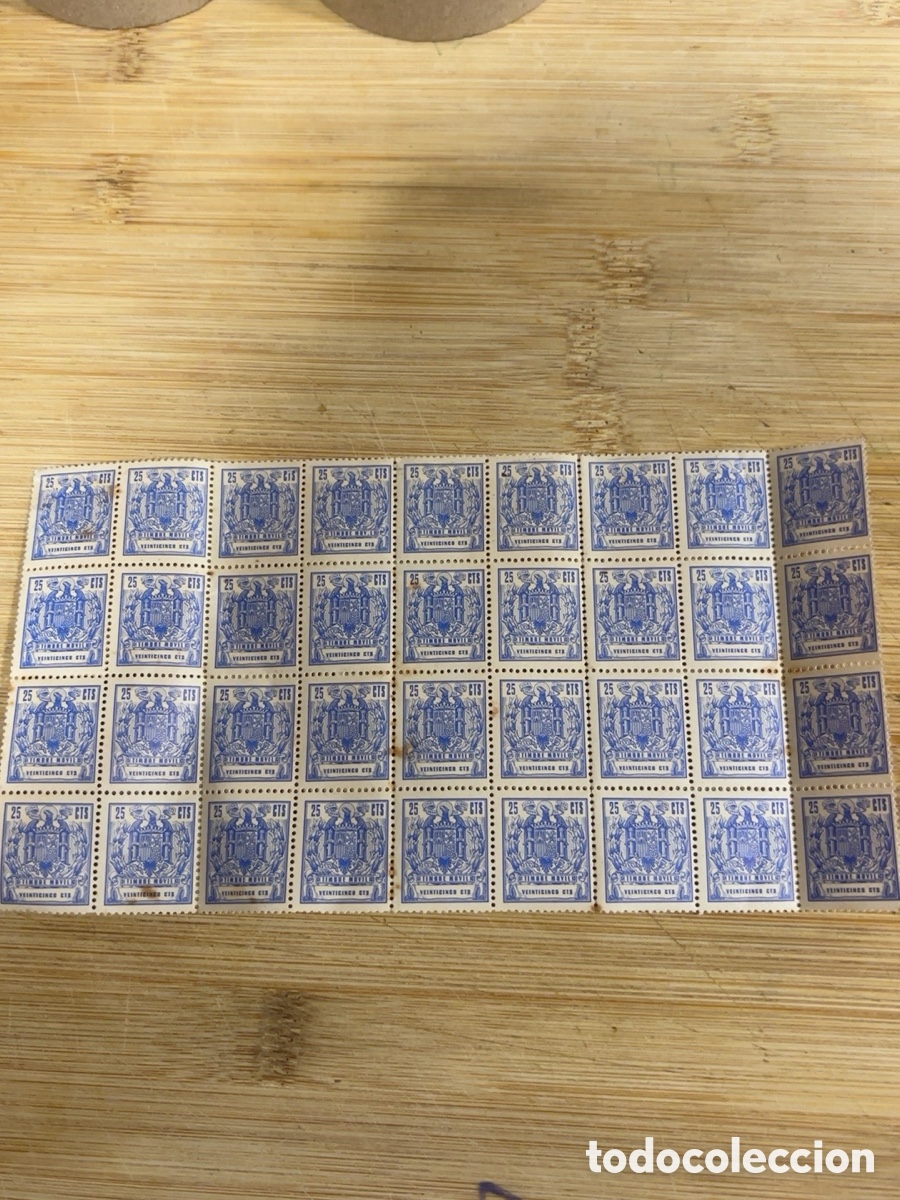Sellos: 36 timbres fiscales de 25 c&eacute;ntimos.