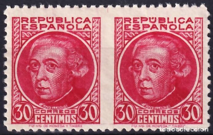 Sellos: ESPA&Ntilde;A, 1933 EDIFIL N&ordm; 687dpp /*/, [Pareja horizontal sin perforaci&oacute;n central.]