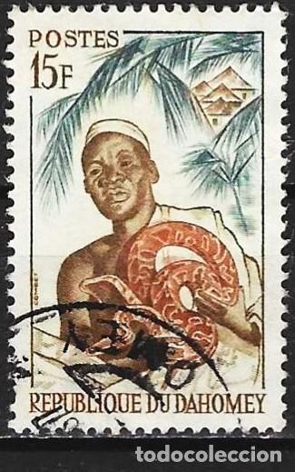 Sellos: Dahomey 1963 - Mi 203 - YT 182 - Hombre con un pit&oacute;n
