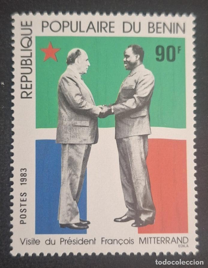 Timbres: Ben&iacute;n 1983 Mi. 306 Visita Presidente Mitterrand K&eacute;r&eacute;kou banderas