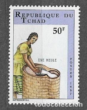 Sellos: Republica Tchad 1997 - Mujer batiendo cereales - 1472** - 2000-10