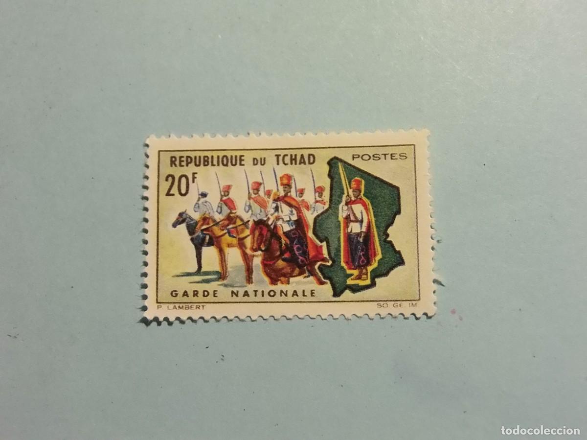 Sellos: REP. DEL CHAD 1964 - UNIFORMES - GUARDIA NACIONAL O FUERZAS ARMADAS - JINETES Y MAPA DEL PAIS.