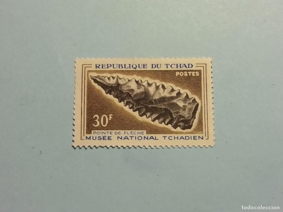 Sellos: REP. DEL CHAD 1966 - ARQUEOLOGIA, HERRAMIENTAS - PUNTA FLECHA DE SILEX PREHISTORICA -