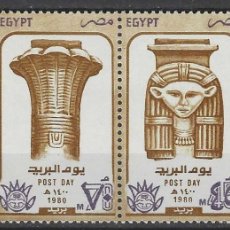 Sellos: EGIPTO 1980 - DÍA DEL SELLO, CAPITELES DE COLUMNAS FARAÓNICAS, S.COMPLETA EN TIRA DE 4 - MNH**