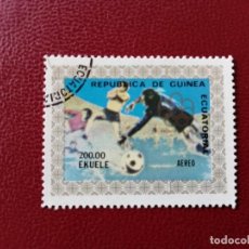 Sellos: GUINEA ECUATORIAL -VALOR FACIAL 200,00 EKUELE - CORREO AÉREO - FUTBOL