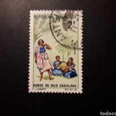 Francobolli: MADAGASCAR YVERT 443 SELLO SUELTO USADO 1967 DANZAS Y BAILES PEDIDO MÍNIMO 3€