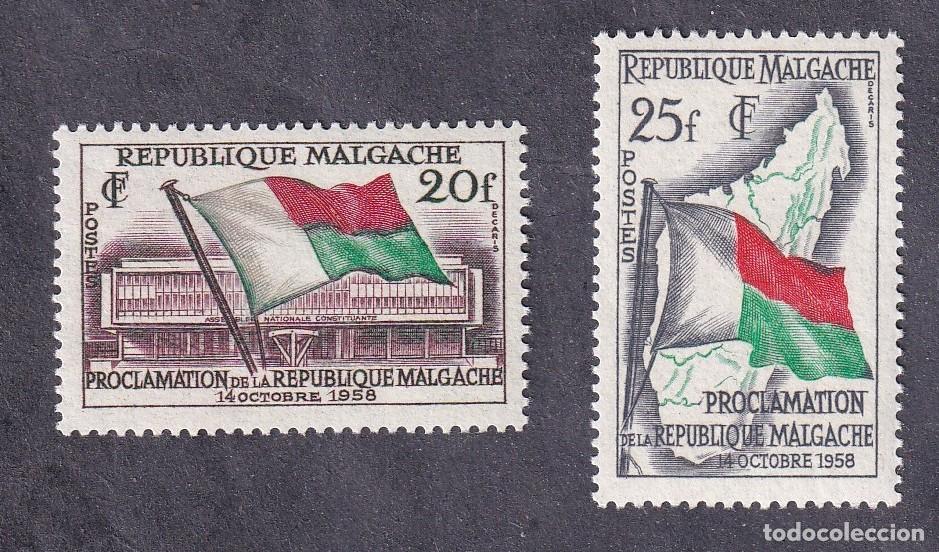 Sellos: MADAGASCAR Yvert n&deg; 338 et 339 ** proclamation de la r&eacute;publique