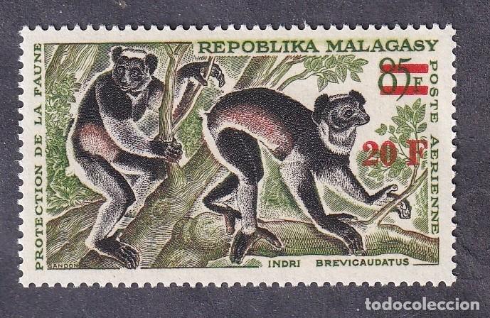 Sellos: MADAGASCAR Yvert PA n&deg; 106 ** l&eacute;murien indri brevicaudatus
