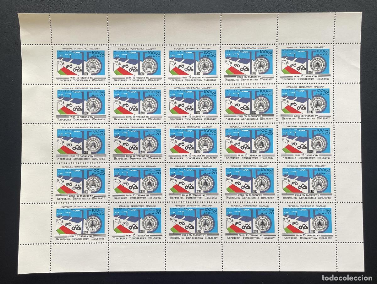 Stamps: Madagascar 1991 YT 993 bloque 15 aniversario Rep&uacute;blica bandera