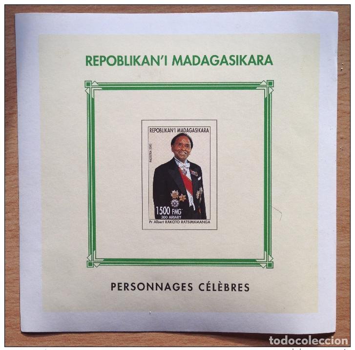 Sellos: Madagascar 2002: Hoja en bloque de IMPERF ND Prof. Albert Rakoto Ratsimamanga RARE**