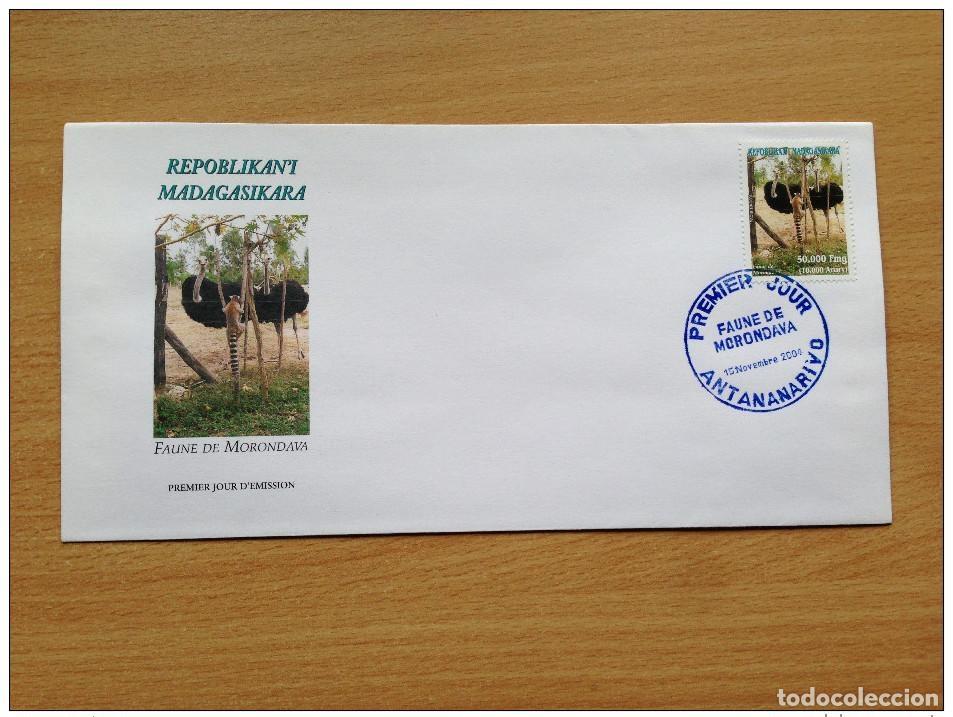 Sellos: Madagascar 2004 FDC sobre para el primer d&iacute;a de vida silvestre avestruz l&eacute;mur p&aacute;jaro