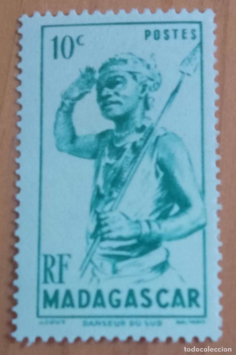 Sellos: MADAGASCAR - V/F 10 - A&Ntilde;O 1946 - IND&Iacute;GENA, BAILARINA SURE&Ntilde;A - MI 387, YT 300 - VER DESCRIPCI&Oacute;N