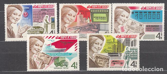 Timbres: Rusia - Correo 1977 Yvert 4429/33 ** Mnh