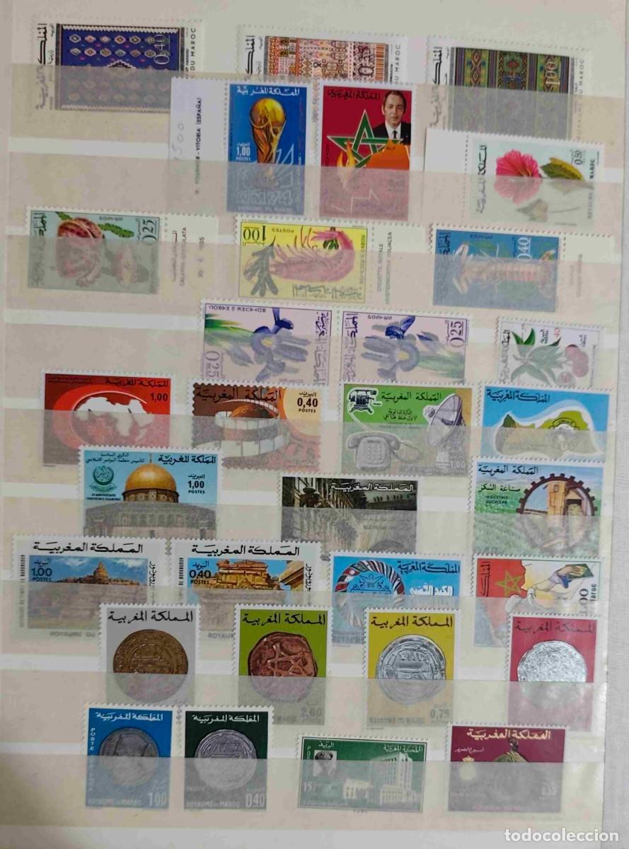 Sellos: LOTE DE 31 SELLOS NUEVOS DE MARRUECOS - MUNDIAL DE FUTBOL 1974, MONEDAS, CRUSTACEOS - LOS DE LA FOTO