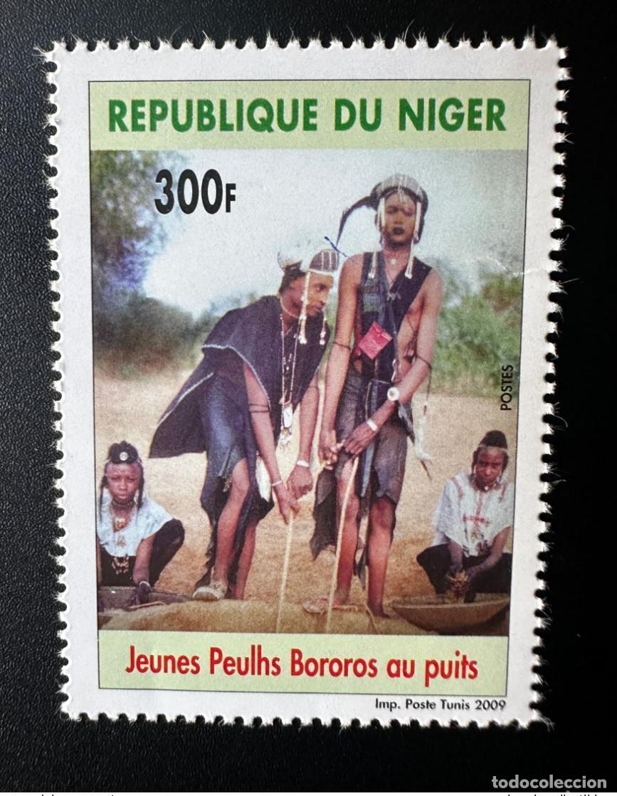 Sellos: N&iacute;ger 2009 Mediados de 2010 El joven Bororos Fulani en pozo MNH ** 1 val.